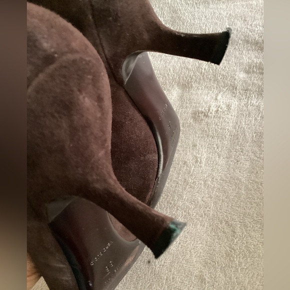 Prada Ladies Suede Pumps - Picture 11 of 15